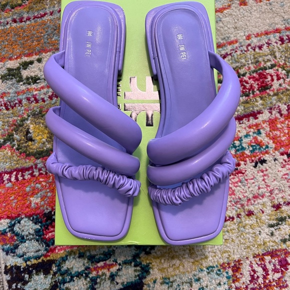 Gorgeous JW PEI JADA FLAT MULE, lavender color, size 38, or US size 8. GUC - Picture 1 of 7